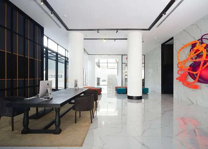 De Braga, Artotel Curated
